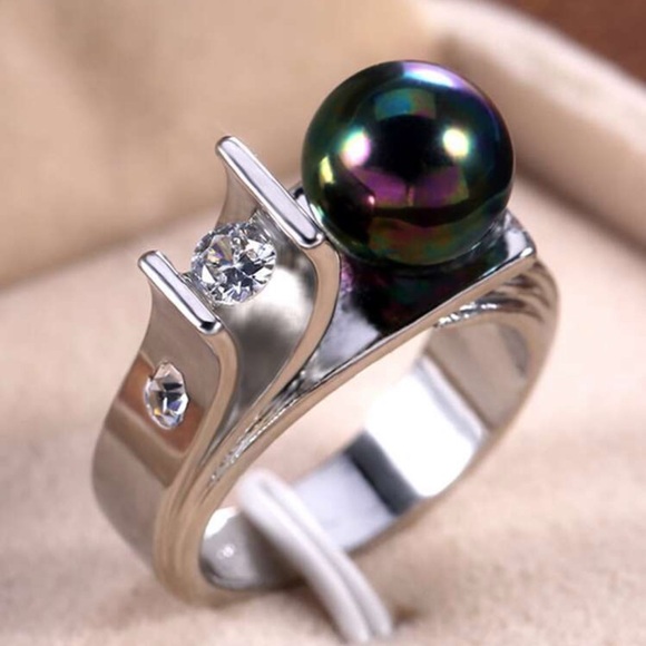 Elegant Silver and Green Pearl Ring size 7 - Picture 2 of 6